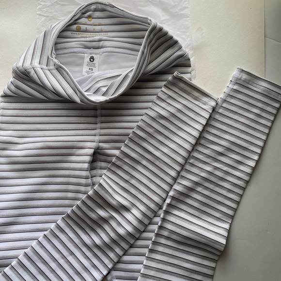 HOT! Spiritual Gangster stripped leggings and cropped tank top. - Picture 3 of 9